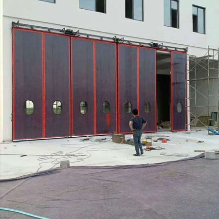 重型红色工业折叠门